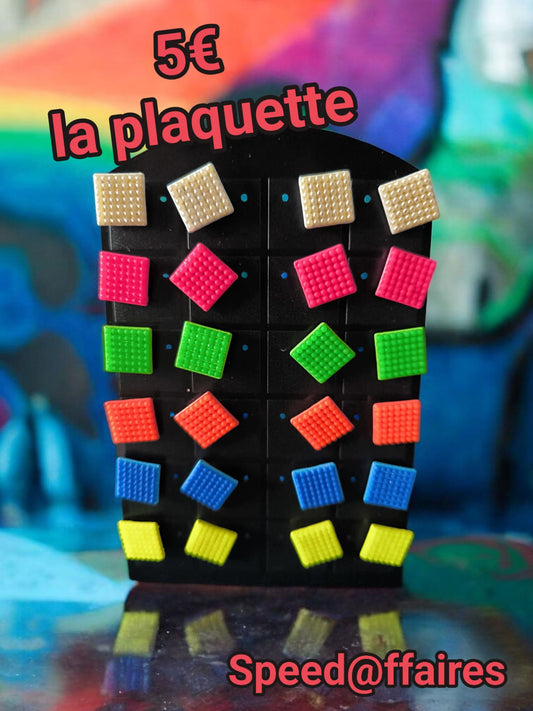 Plaquette de 12 paires de boucles d'oreilles "carrés" - 34K